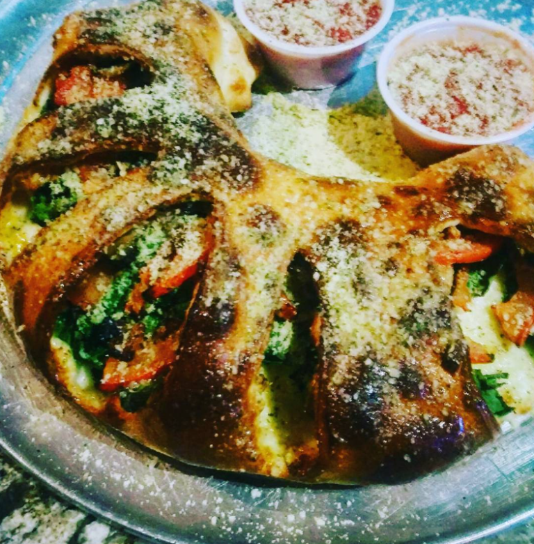 DiOrios Calzone 768x782